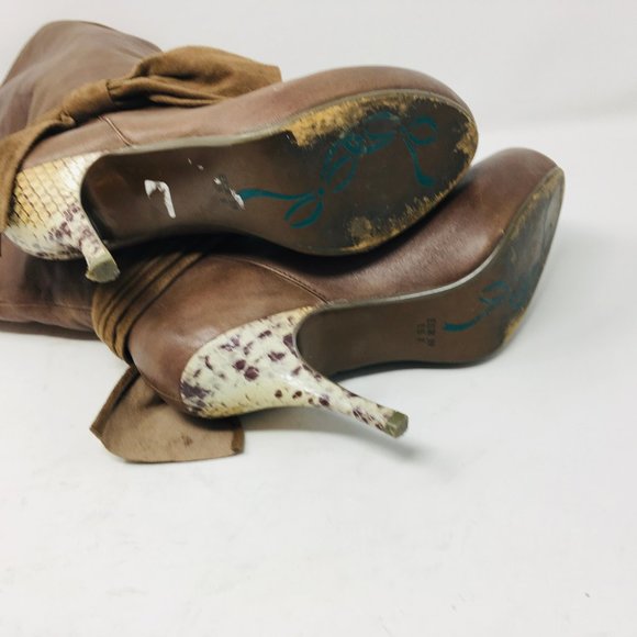 Poetic License tall Boots 8 4" heel - Picture 5 of 8